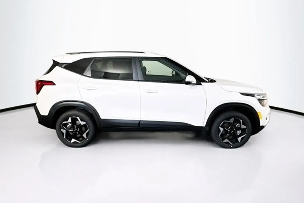 2025 Kia Seltos S photo 1