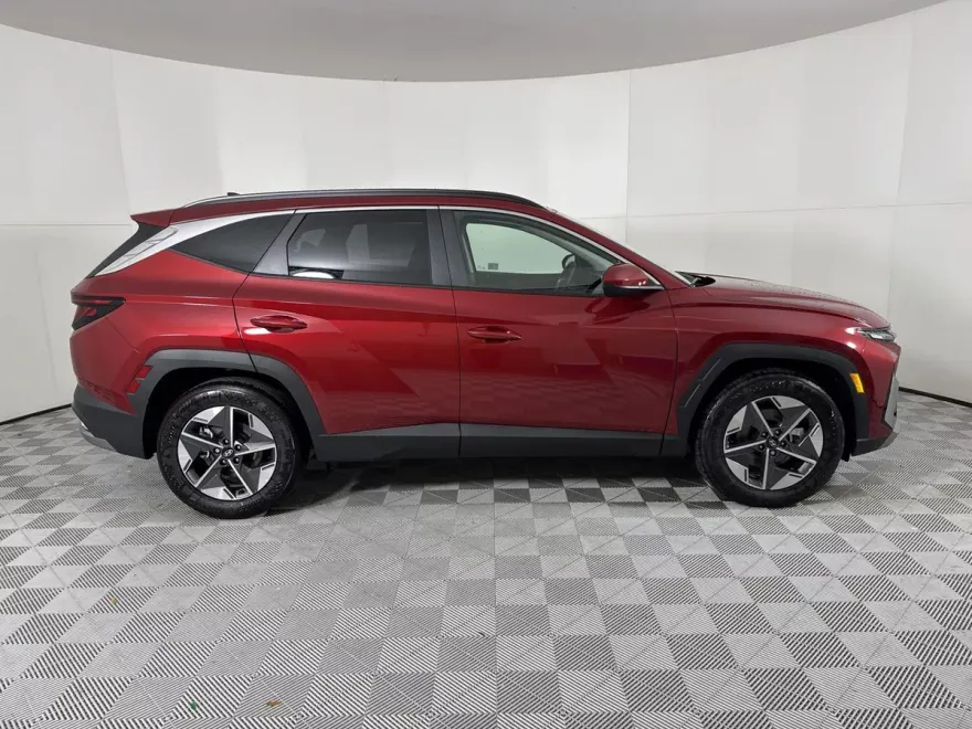 2025 Hyundai Tucson SEL photo 1