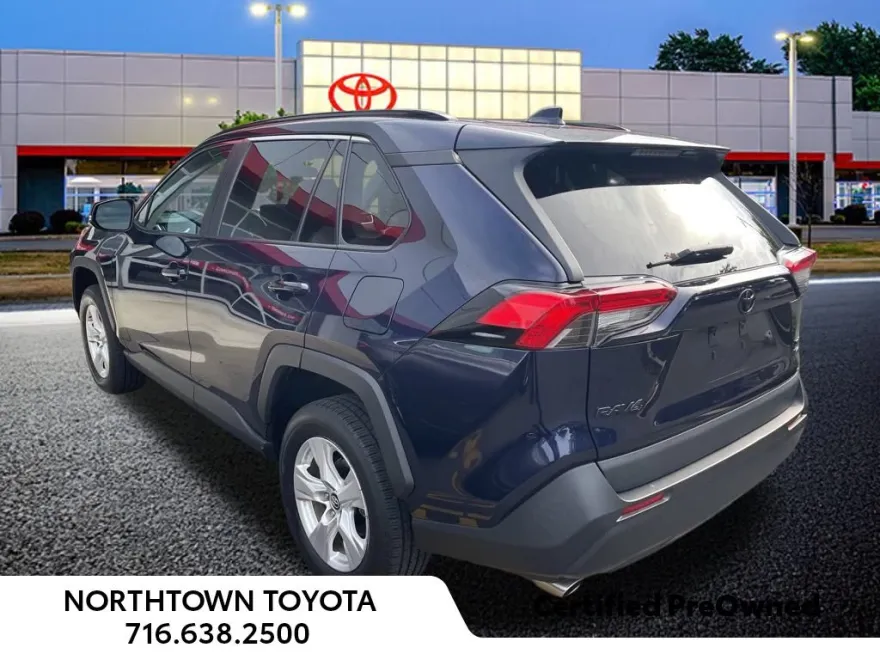 2021 Toyota RAV4 XLE photo 1