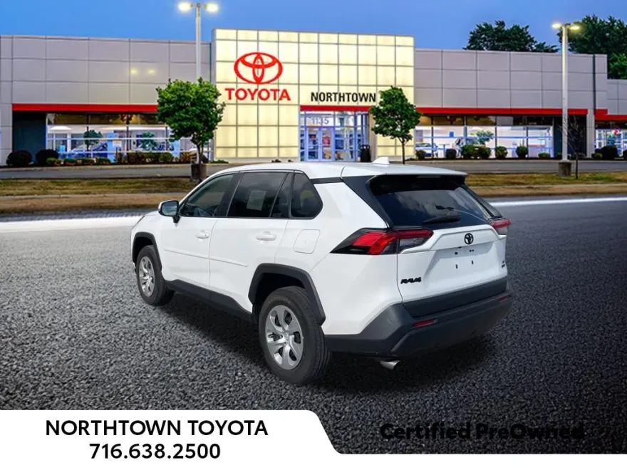 2022 Toyota RAV4 LE photo 1
