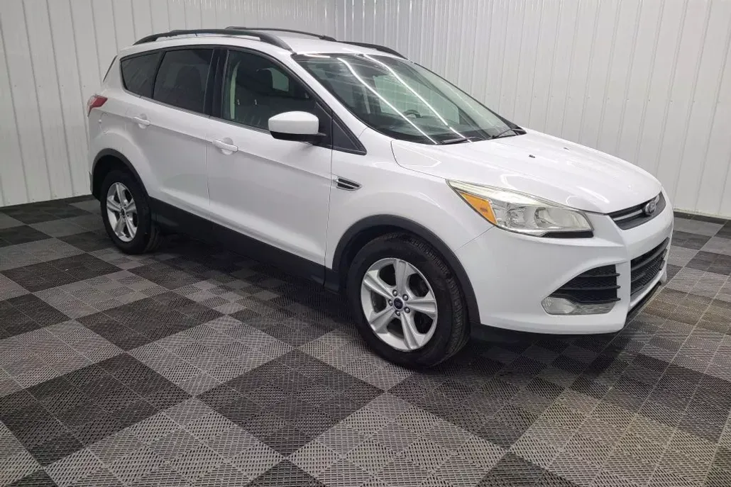 2015 Ford Escape SE Sport photo 1