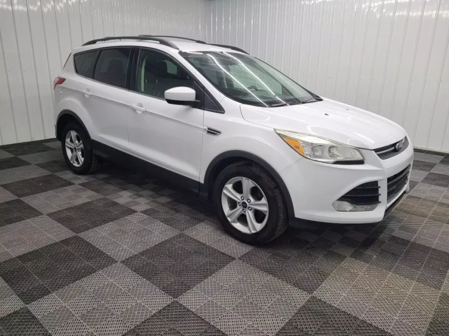 2015 Ford Escape SE Sport photo 1