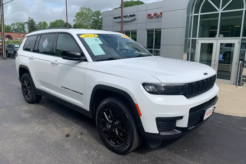 2024 Jeep Grand Cherokee Altitude photo 1