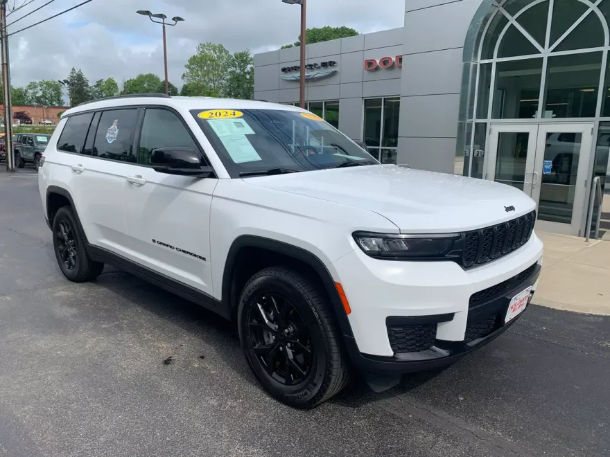 2024 Jeep Grand Cherokee Altitude photo 1