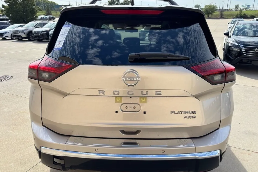 2026 Nissan Rogue Platinum photo 1