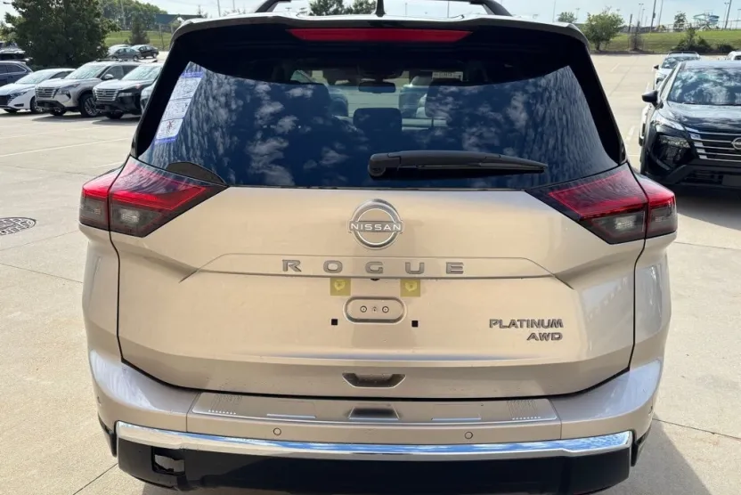 2026 Nissan Rogue Platinum photo 1