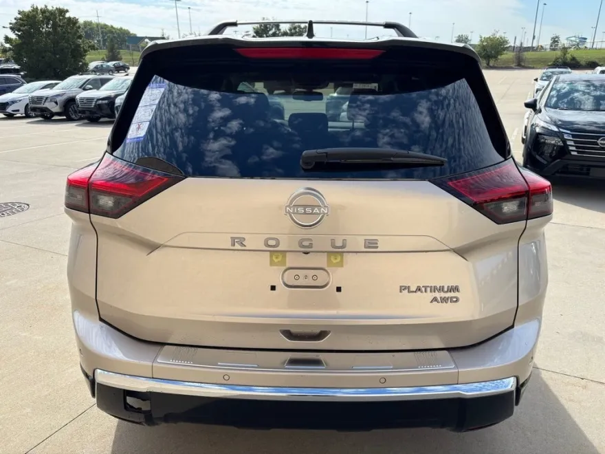 2026 Nissan Rogue Platinum photo 1