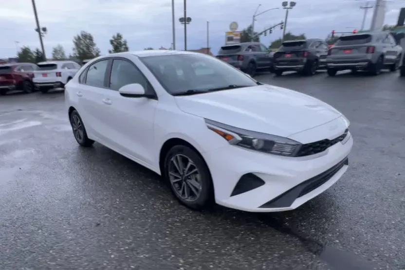 2023 Kia Forte LXS photo 1