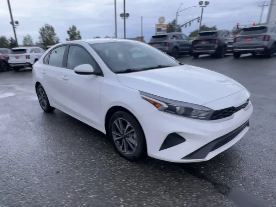 2023 Kia Forte LXS photo 1