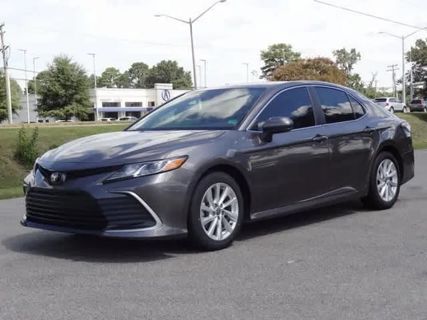 2023 Toyota Camry LE photo 1