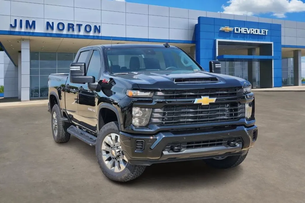 2025 Chevrolet Silverado 2500HD Custom photo 1