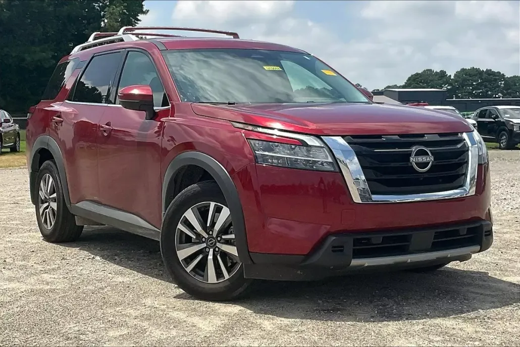 2024 Nissan Pathfinder SL photo 1