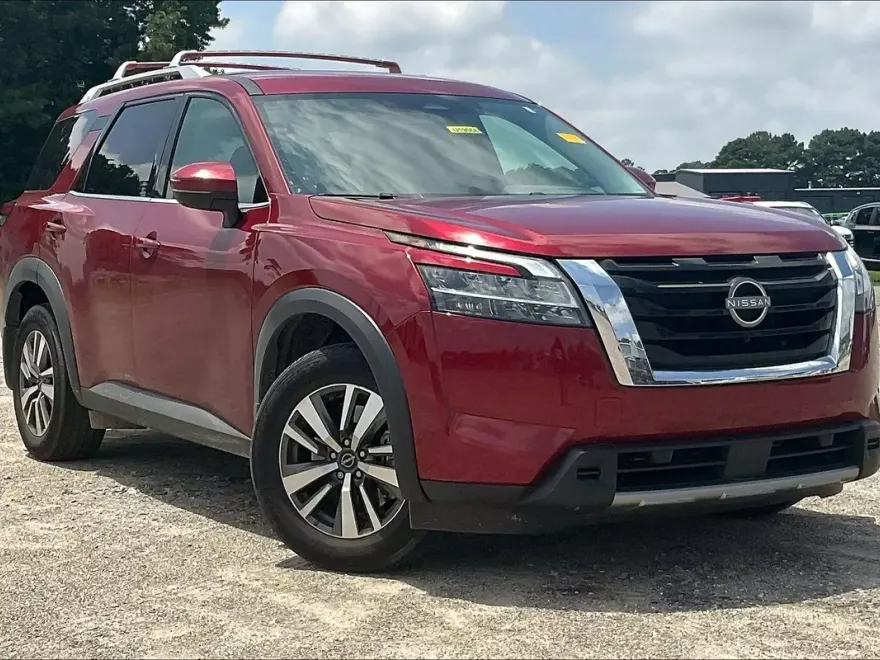 2024 Nissan Pathfinder SL photo 1