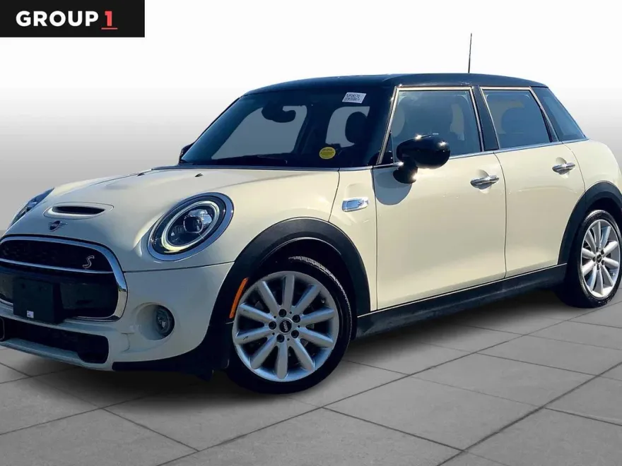 2021 Mini Cooper 4 Door Hardtop Signature photo 1