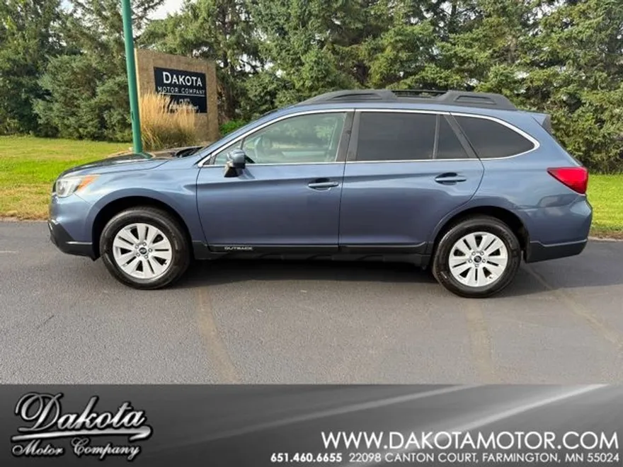 2017 Subaru Outback 2.5i Premium photo 1