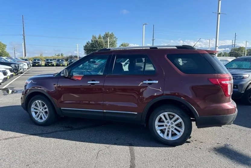 2015 Ford Explorer XLT photo 1
