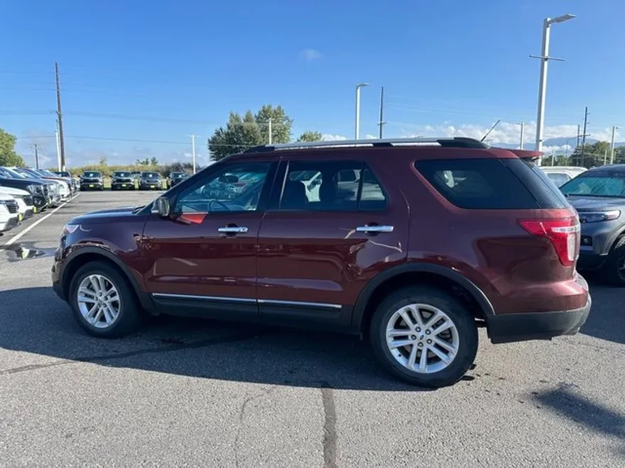 2015 Ford Explorer XLT photo 1