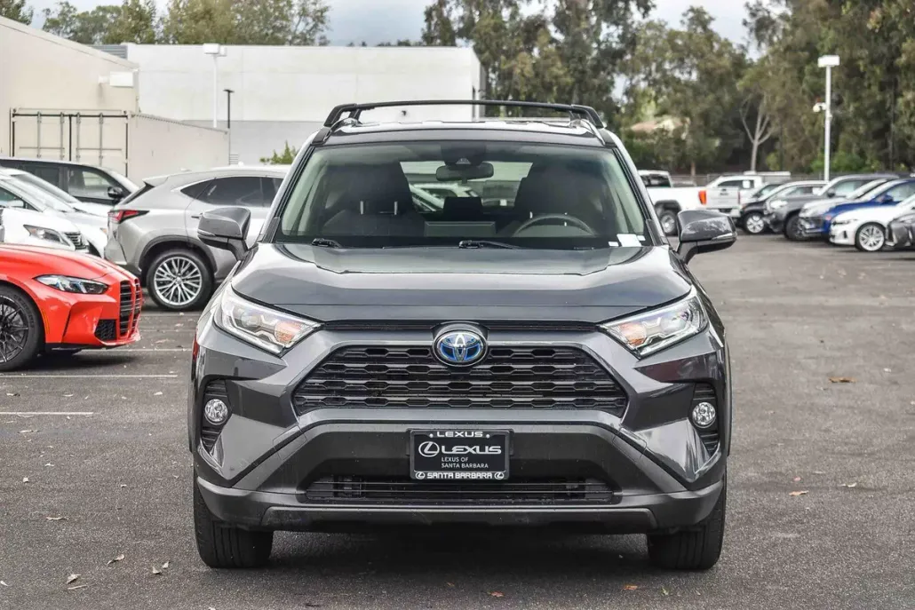 2021 Toyota RAV4 XLE photo 1