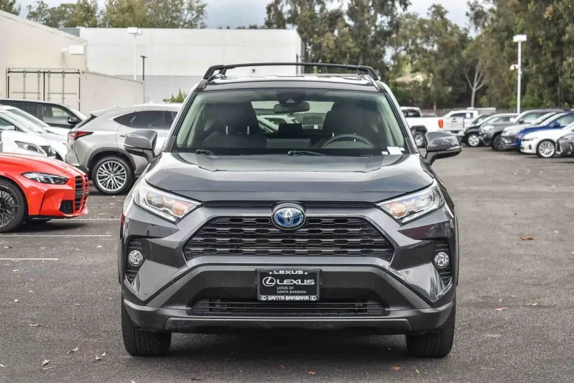 2021 Toyota RAV4 XLE photo 1