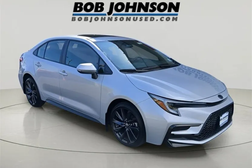 2023 Toyota Corolla SE photo 1