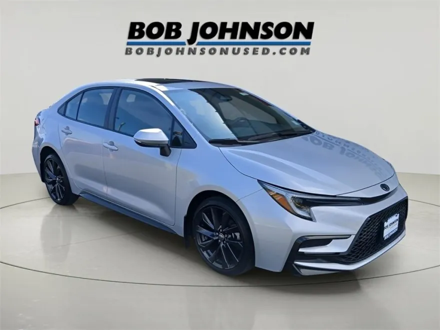 2023 Toyota Corolla SE photo 1