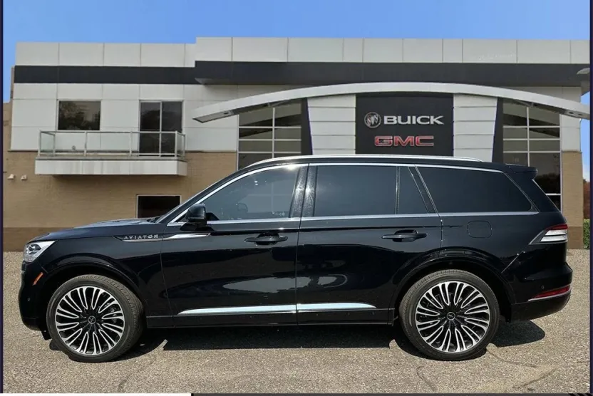 2023 Lincoln Aviator Black Label photo 1