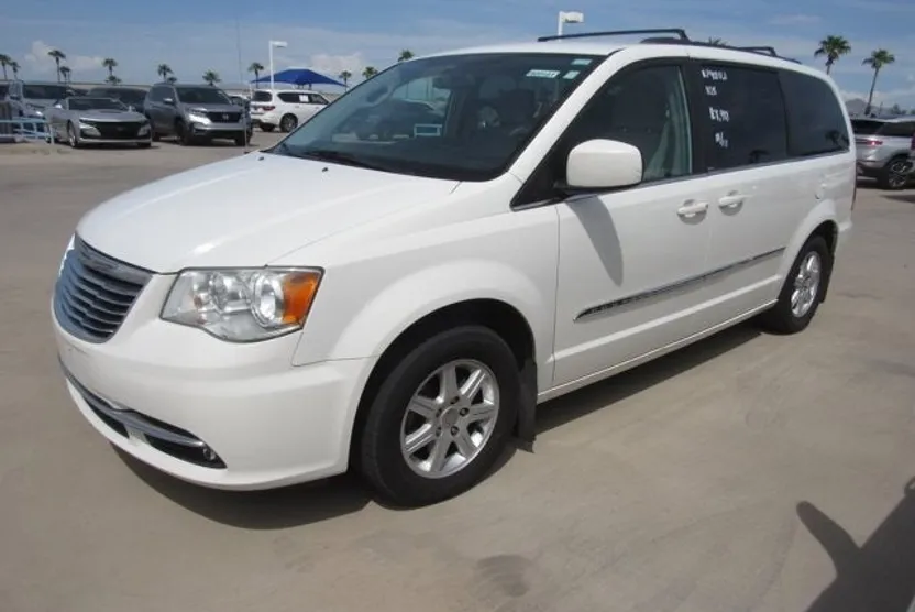 2011 Chrysler Town & Country Touring photo 1