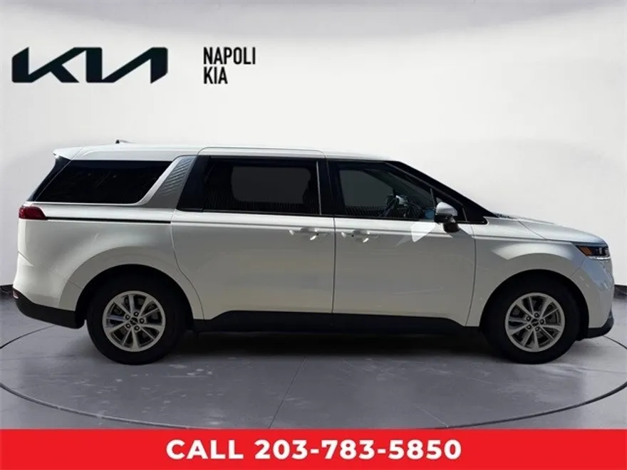 2024 Kia Carnival LX photo 1