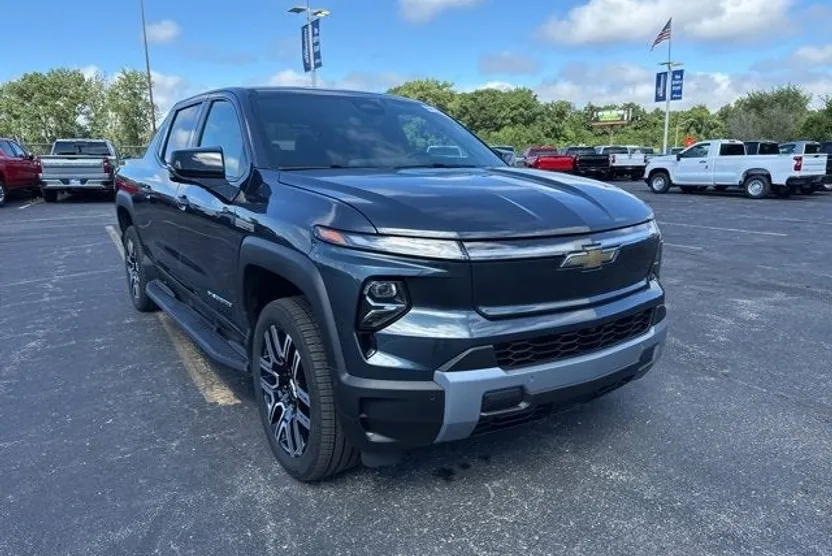 2026 Chevrolet Silverado EV LT photo 1