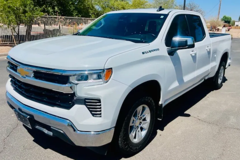2022 Chevrolet Silverado 1500 LT photo 1