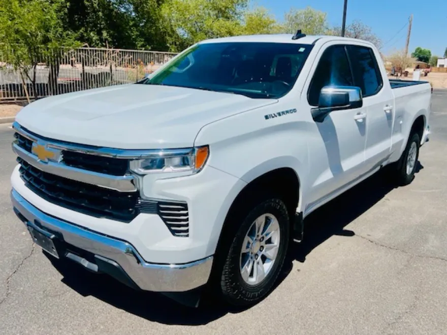 2022 Chevrolet Silverado 1500 LT photo 1