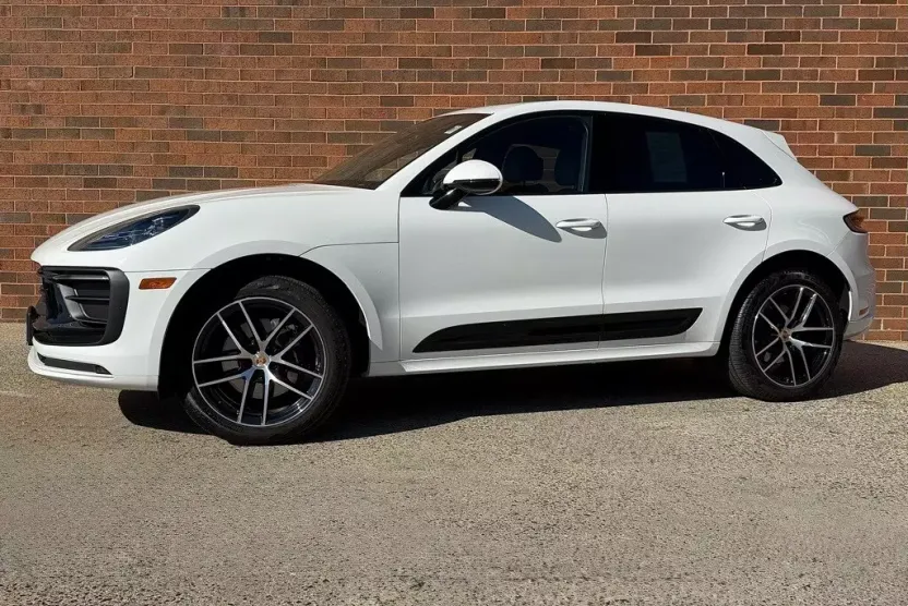 2024 Porsche Macan T photo 1