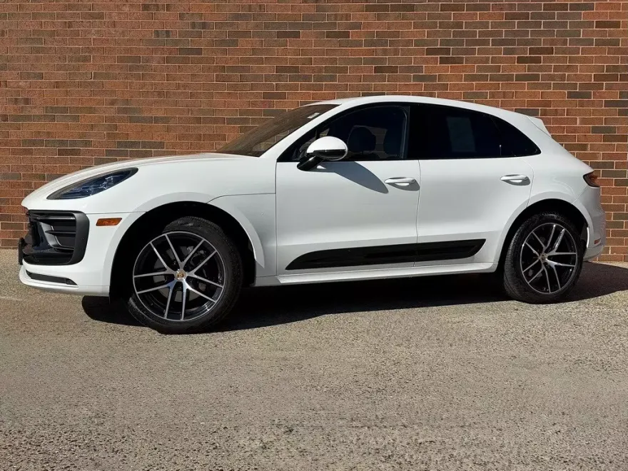2024 Porsche Macan T photo 1
