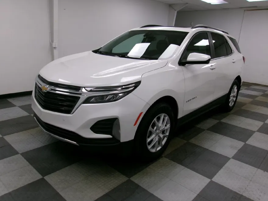 2023 Chevrolet Equinox LT photo 1