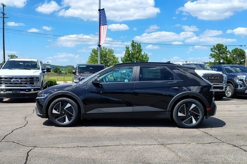 2025 Hyundai Ioniq 5 SEL photo 1