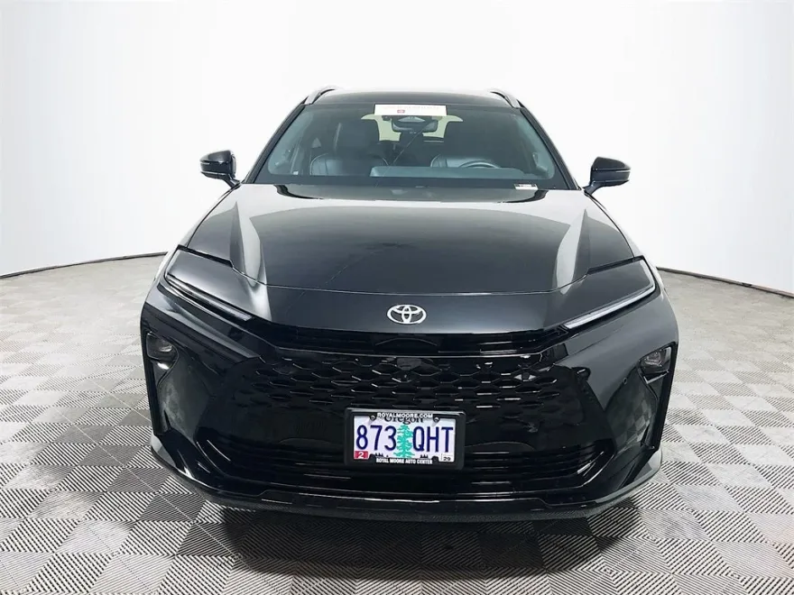 2025 Toyota Crown Signia Limited photo 1