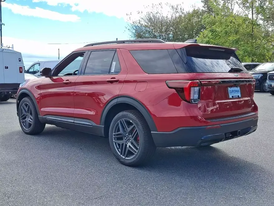 2025 Ford Explorer ST-Line photo 1