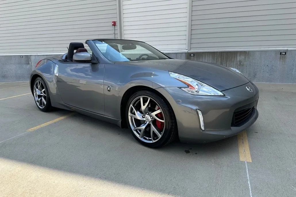 2016 Nissan Z photo 1