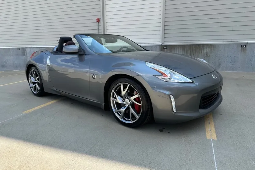2016 Nissan Z photo 1