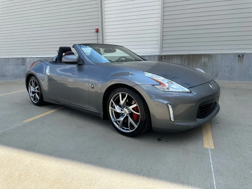 2016 Nissan Z photo 1