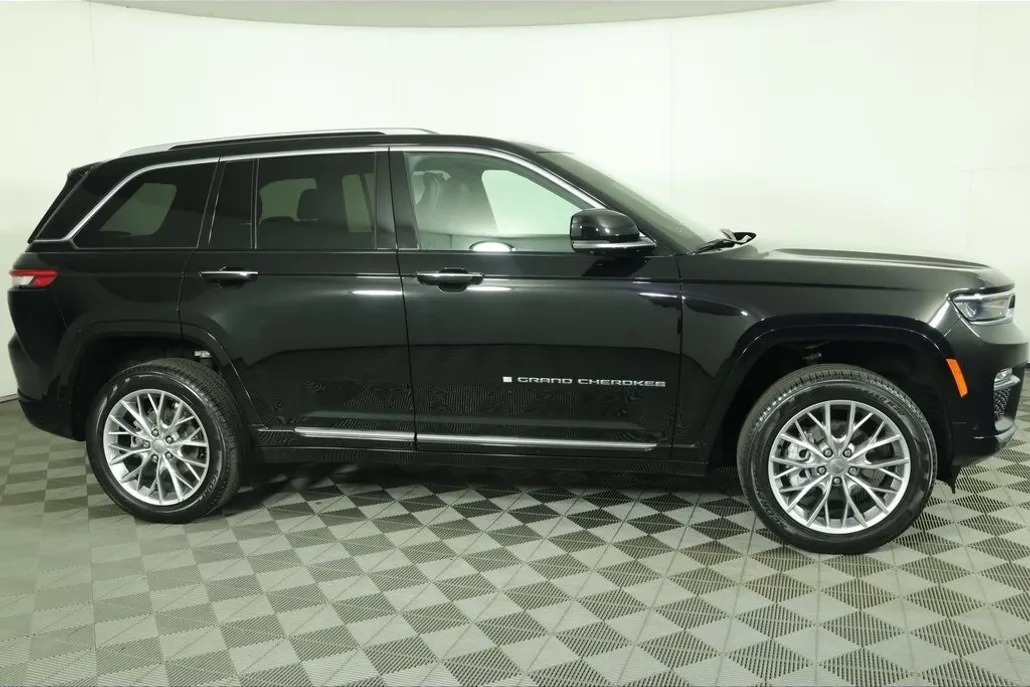2023 Jeep Grand Cherokee Summit photo 1