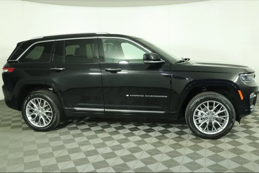 2023 Jeep Grand Cherokee Summit Reserve photo 1