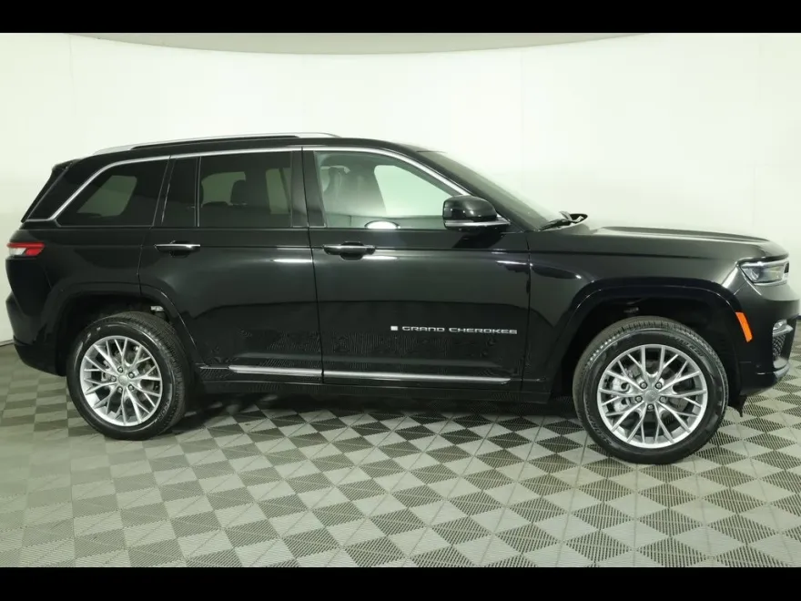 2023 Jeep Grand Cherokee Summit photo 1