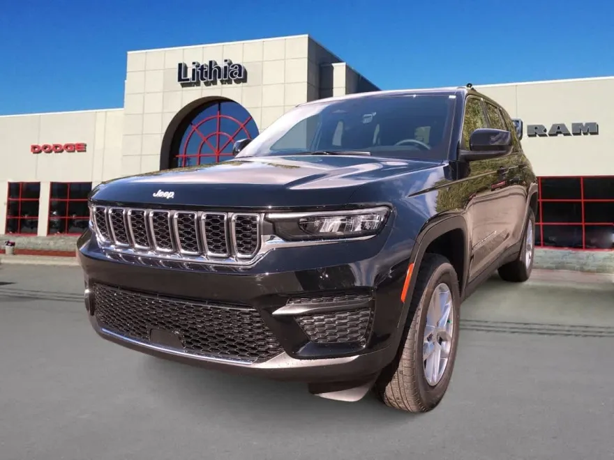 2025 Jeep Grand Cherokee Laredo photo 1