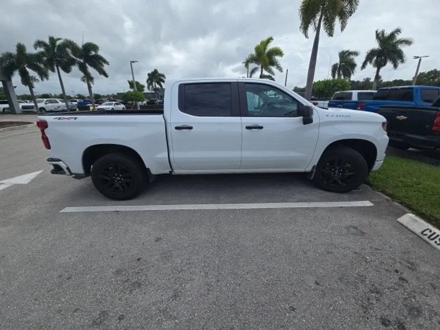 2025 Chevrolet Silverado 1500 Custom photo 1