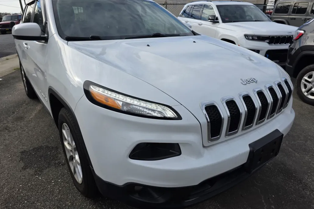 2016 Jeep Cherokee Latitude photo 1
