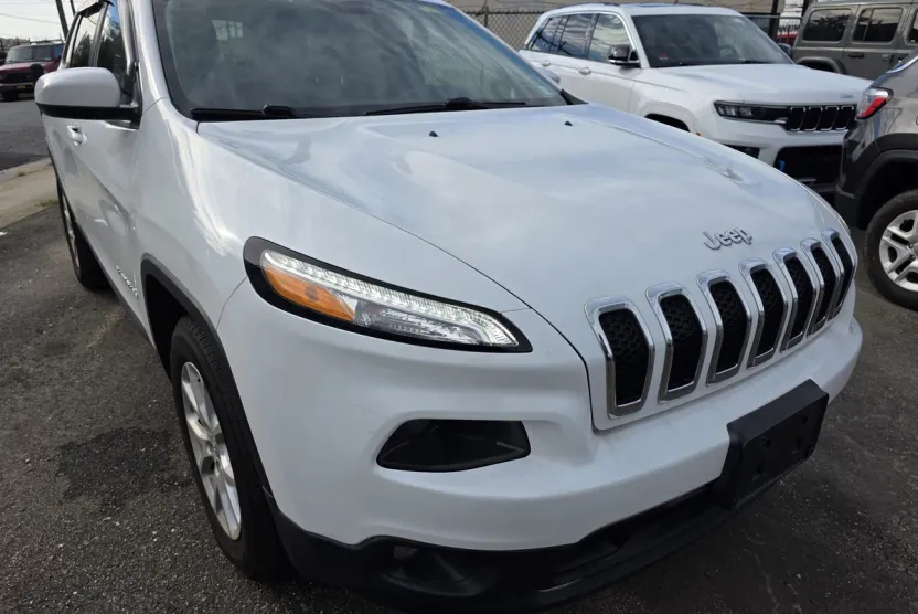 2016 Jeep Cherokee Latitude photo 1