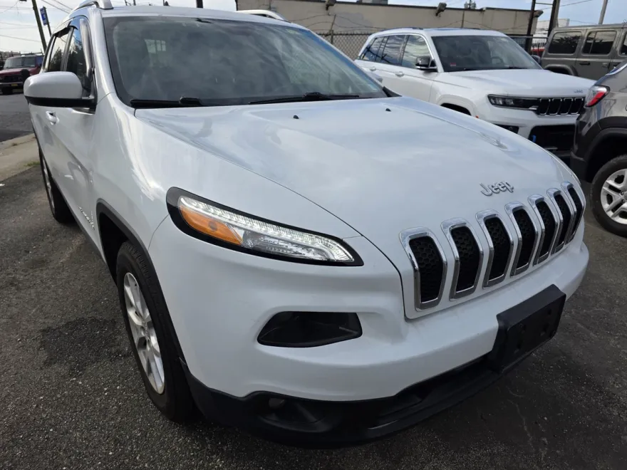 2016 Jeep Cherokee Latitude photo 1