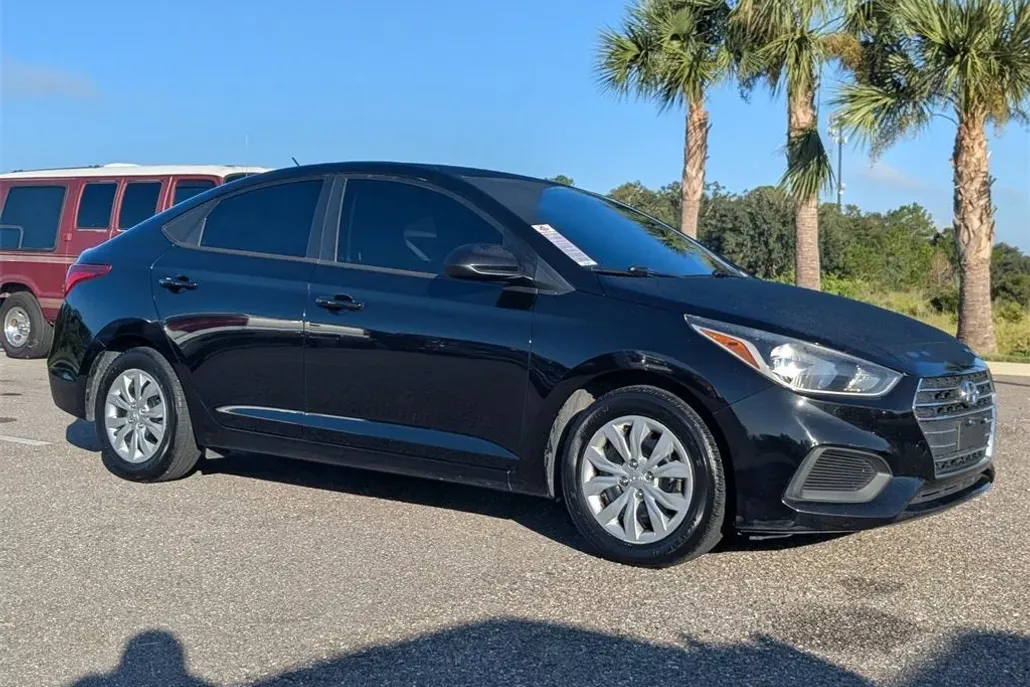 2020 Hyundai Accent SE photo 1