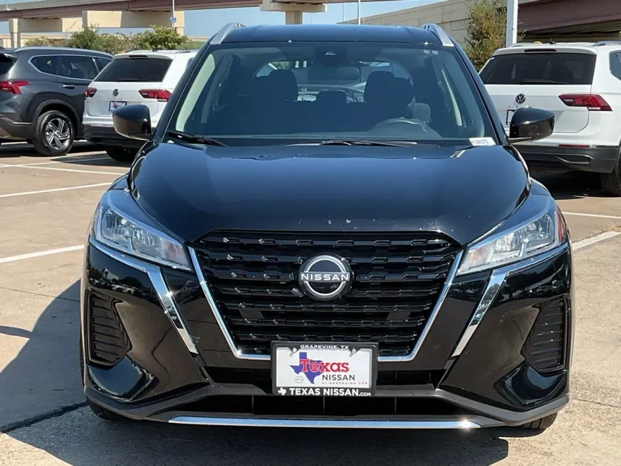 2024 Nissan Kicks SV photo 1
